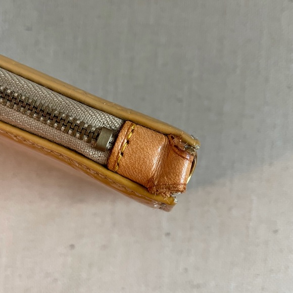 Louis Vuitton Vernis Lexington Monogram Clutch - Picture 8 of 15